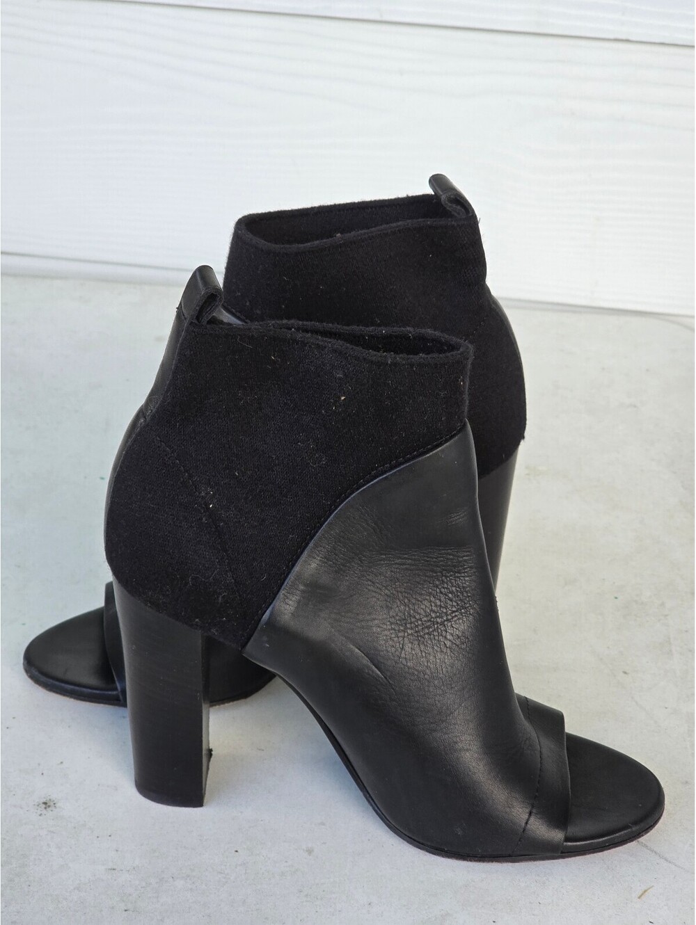 Vince Women’s Size 9 Black Leather Suede Peep Toe Ankle Booties Block Heel Italy
